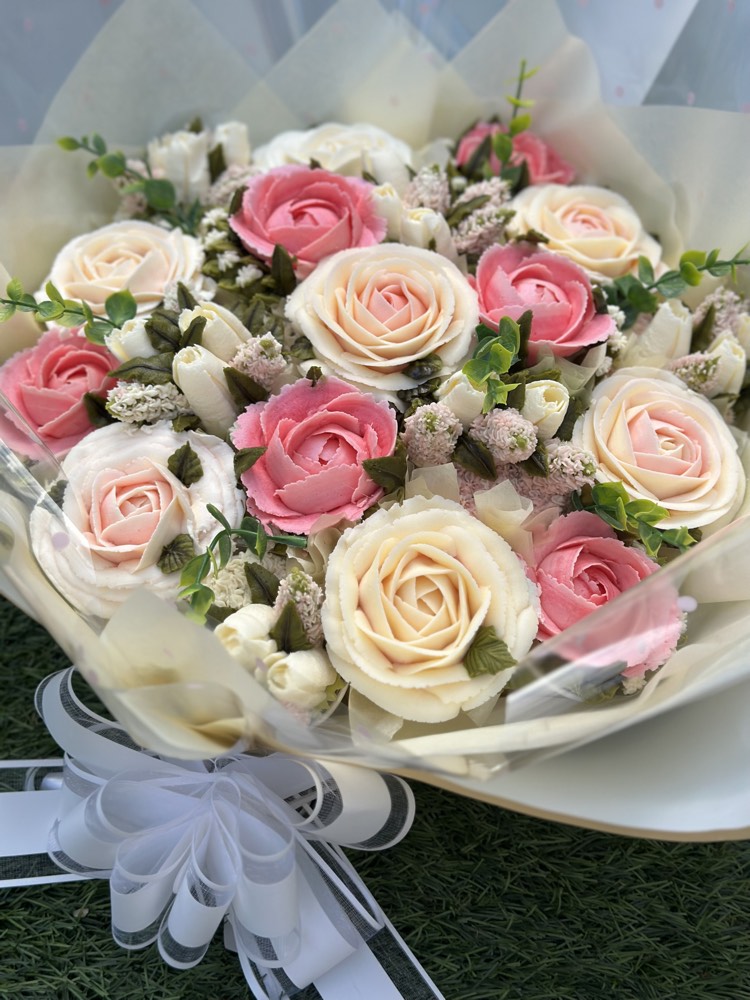 19 Deluxe cupcake bouquet of blush and ivory buttercream roses
